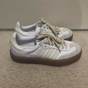 Adidas White and Cream Sneakers with Brown Sole 

Sambas